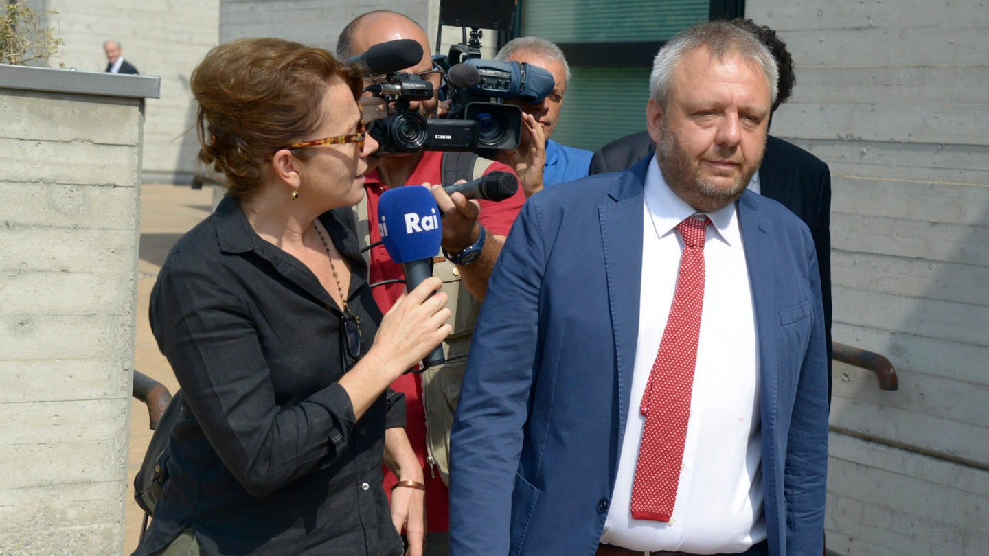 L'ex sindaco Simone Uggetti alla prima udienza nel 2016