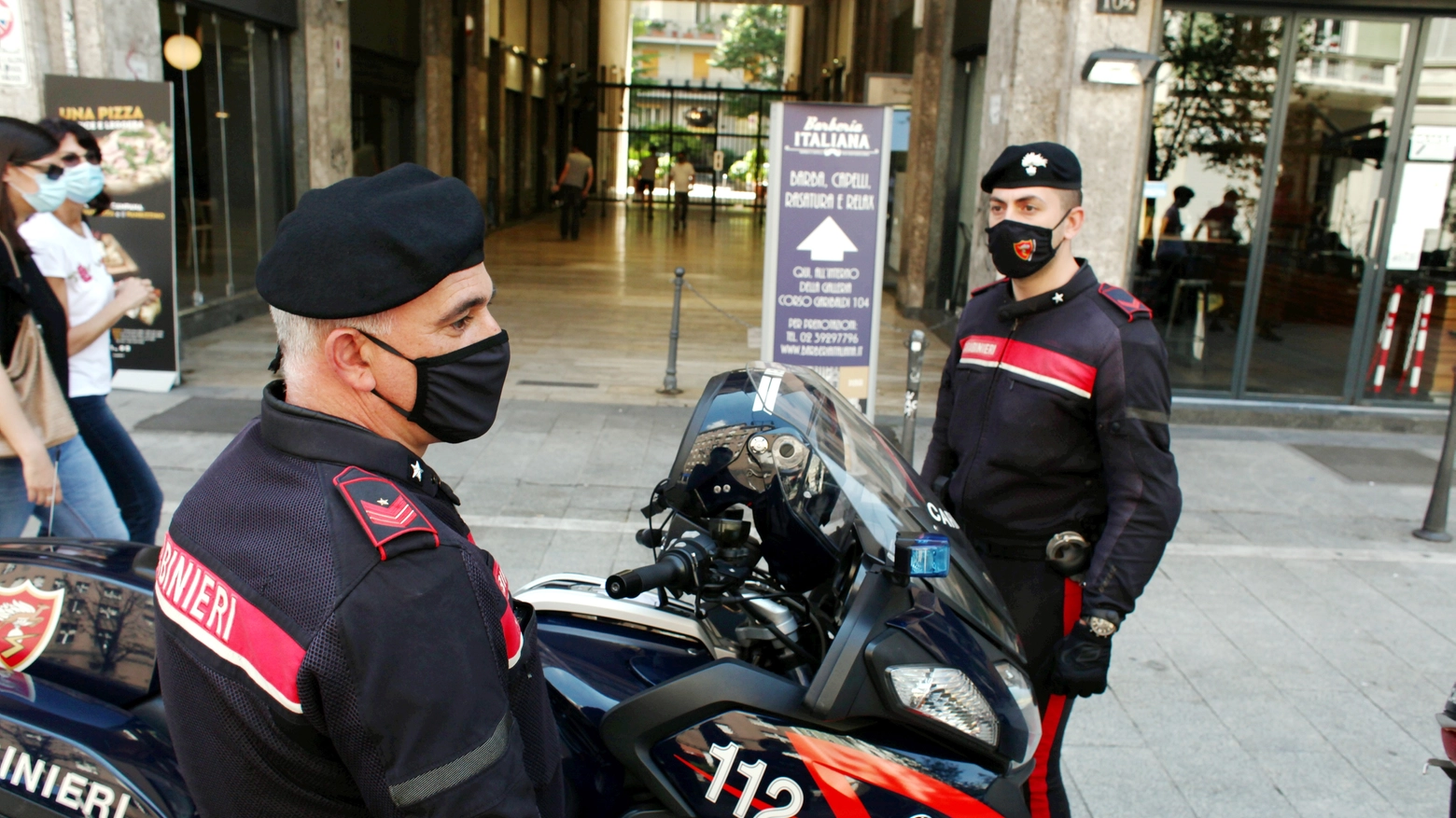 Carabinieri sul luogo dell'aggressione