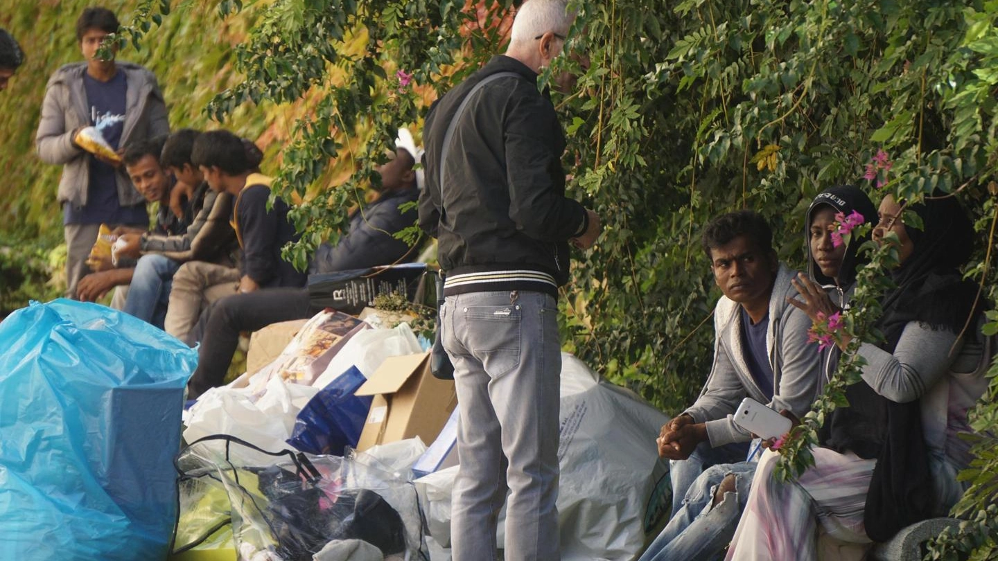 Migranti appena arrivati in Italia (Ansa)