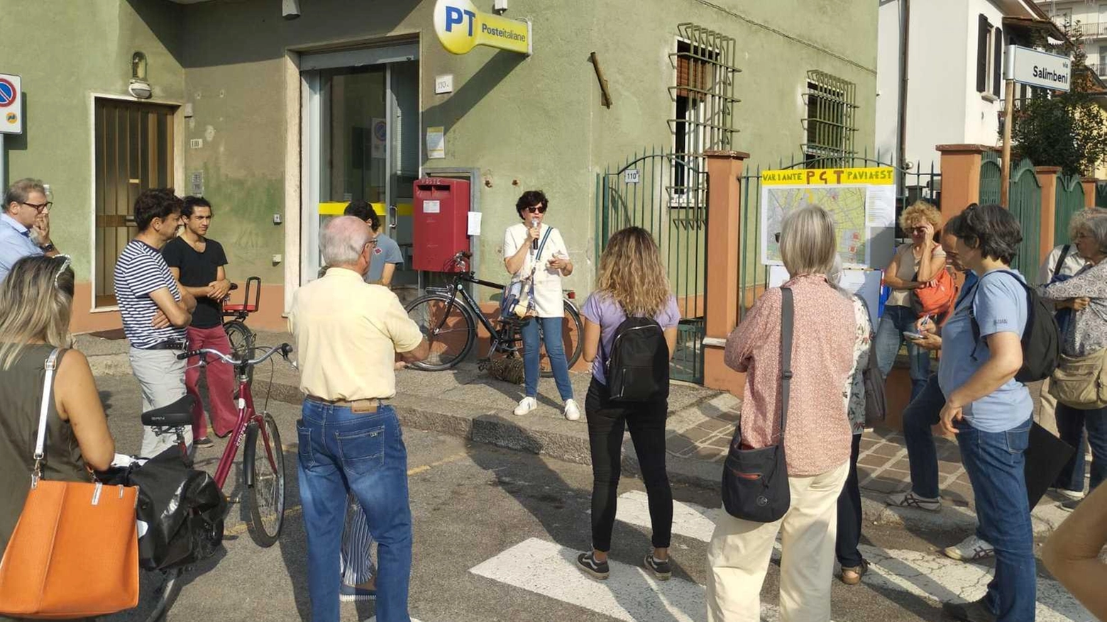 Traffico e mancanza di servizi. Sit-in dei residenti della zona Est Traffico e mancanza di servizi. Sit-in dei residenti della zona Est