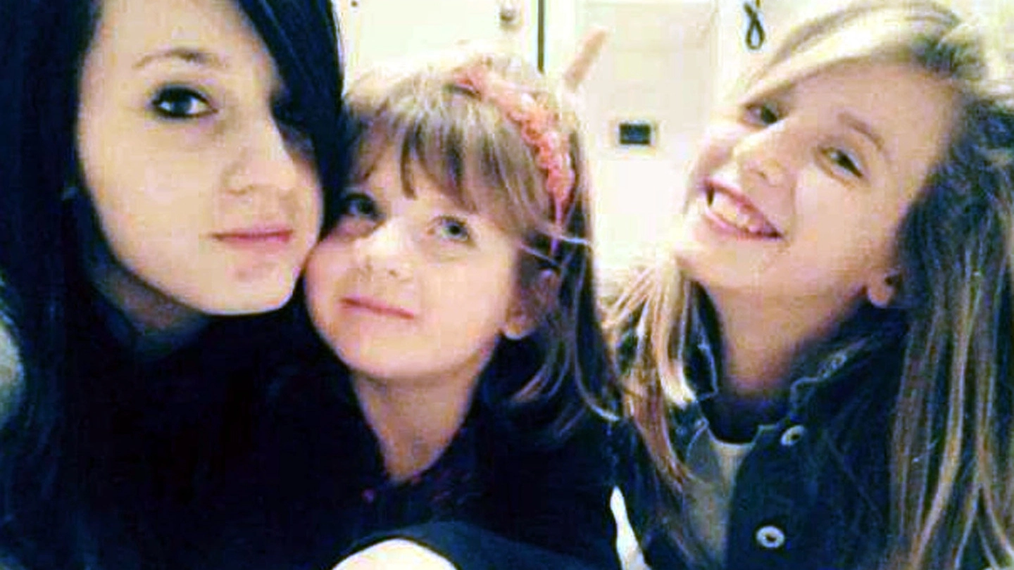 Le tre figlie di Edlira: Simona (13 anni), Keisi (10 anni) e Sidny (3 anni)