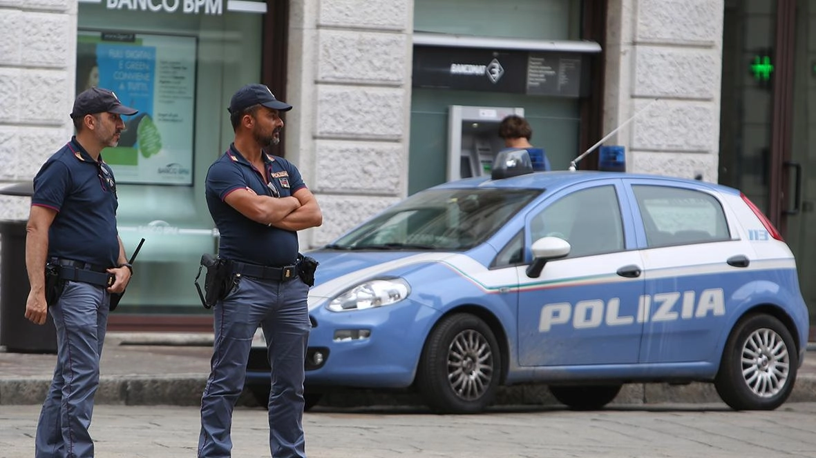 "Faccio una strage". Dopo aver mangiato tenta la rapina armato di coltello "Faccio una strage". Dopo aver mangiato tenta la rapina armato di coltello
