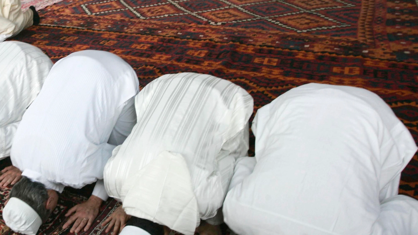 Fedeli islamici in preghiera