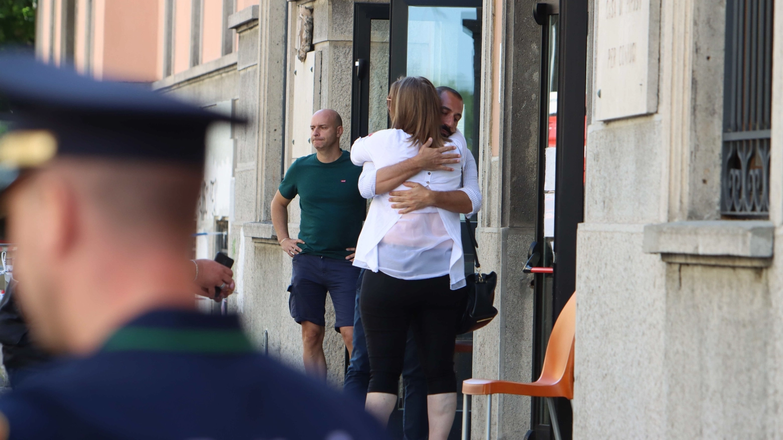 Due parenti degli ospiti della Rsa Casa per Coniugi dopo l'incendio