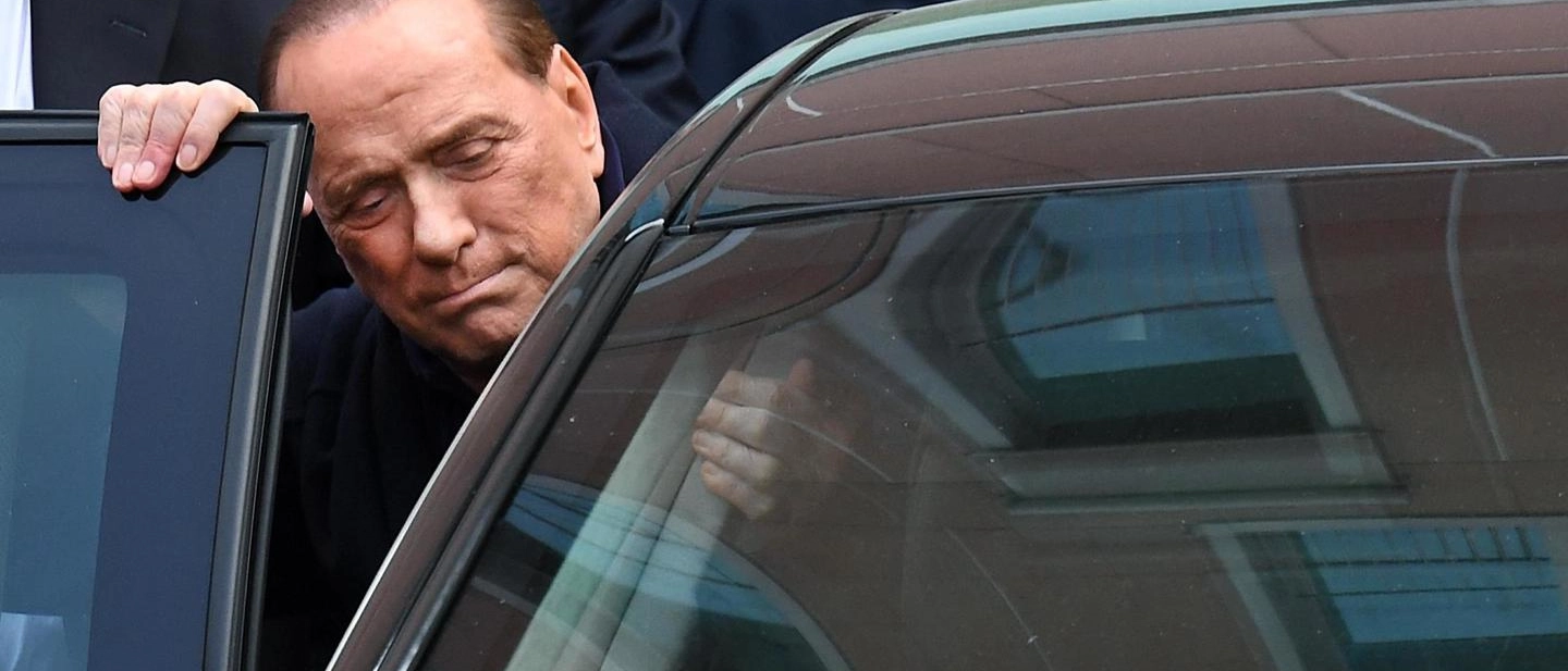 Silvio Berlusconi, dal tumore al Covid passando dal pacemaker. Le battaglie (vinte) del Cav