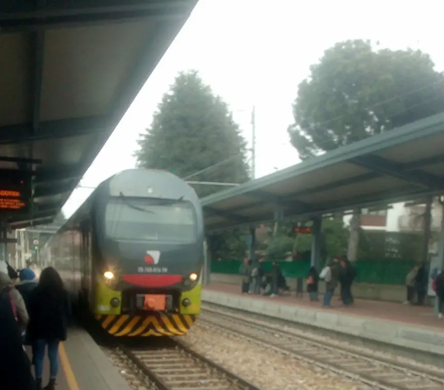 A rischio le biglietterie di Mariano e Lomazzo: il Pd interroga TreNord