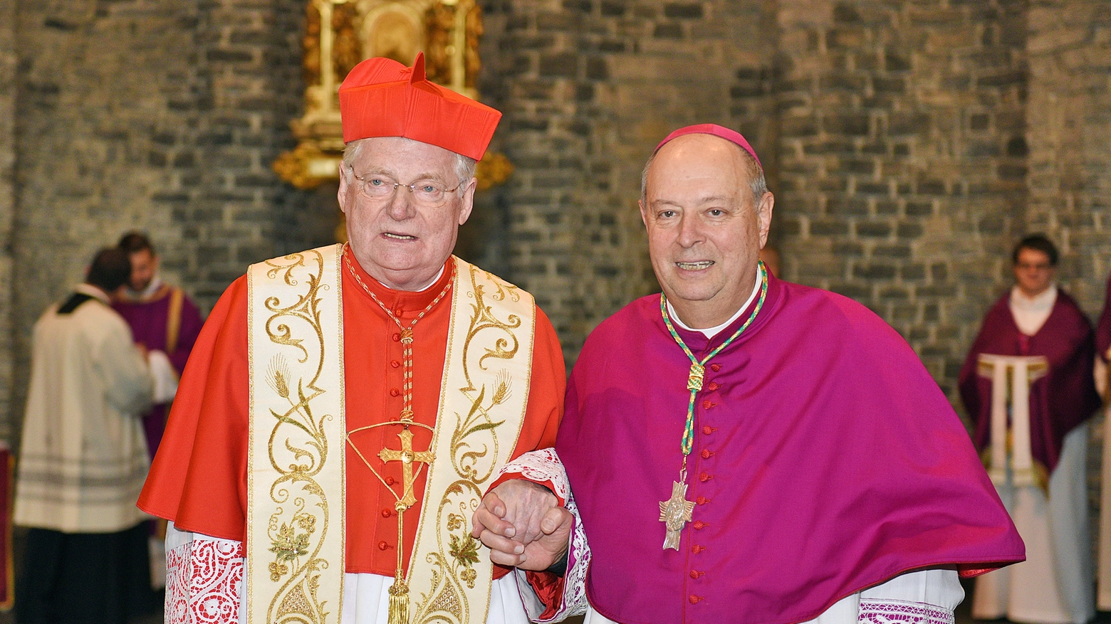 Il nuovo vescovo di Como, Oscar Cantoni insieme all'arcivescovo Scola (Cusa)