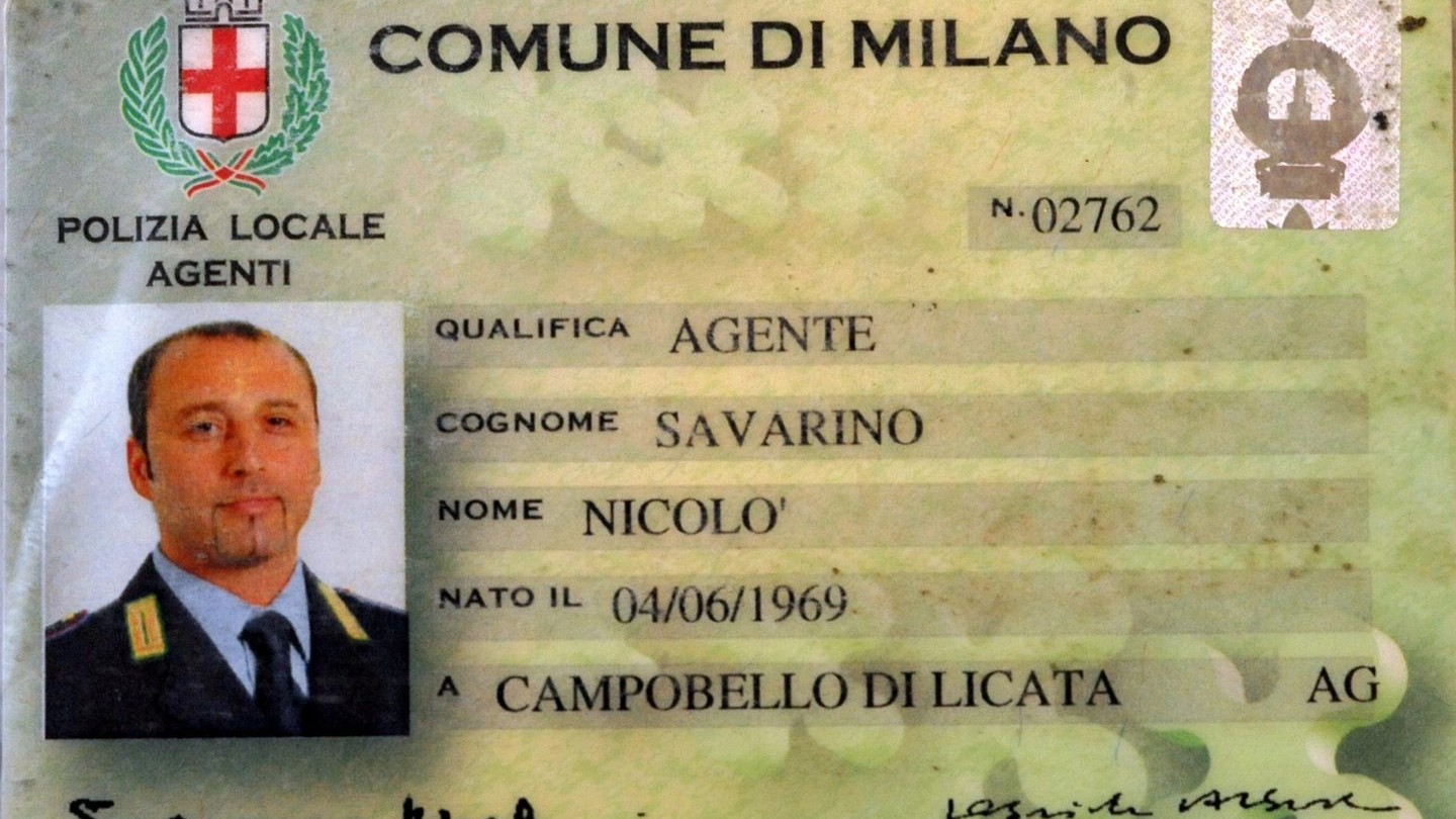 Il tesserino dell'agente Nicolò Savarino 