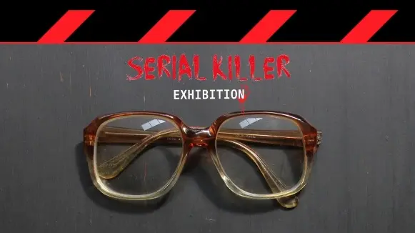 Gli occhiali originali di Mark Austin