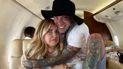 Chiara Ferragni e Fedez su un jet privato