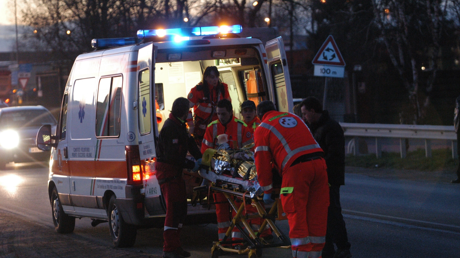 L'intervento di un'ambulanza (Foto di archivio)