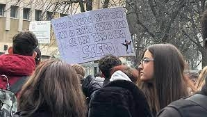 Una delle proteste degli studenti per le aule rimaste al freddo