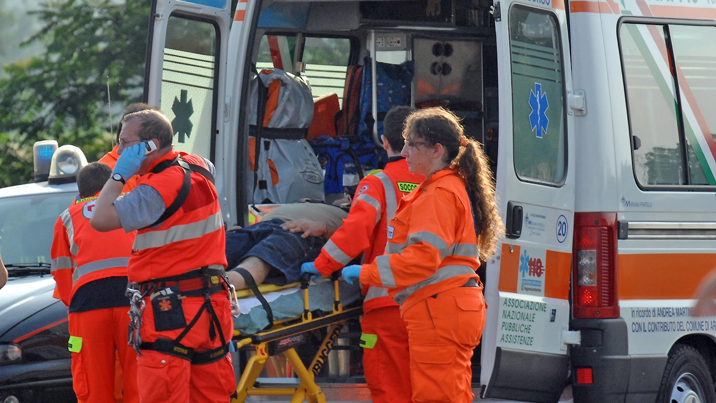 L'anziana è stata trasportata in ospedale per un malore