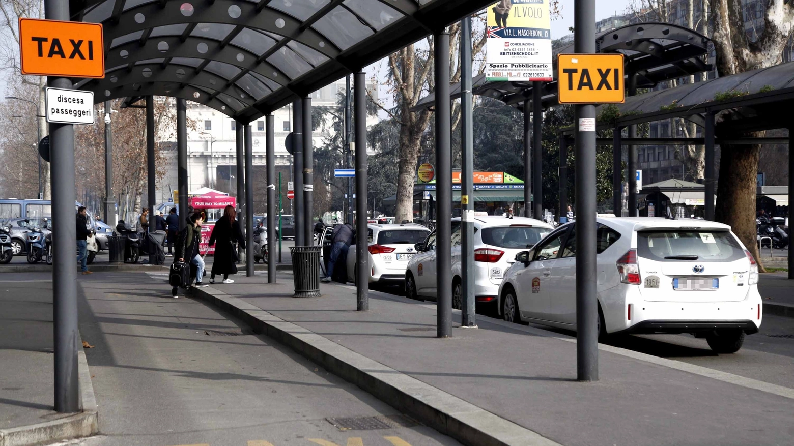 Taxi fermi in Stazione Centrale a Milano