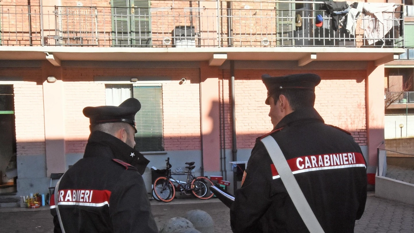Dopo l’arresto degli aggressori del mediatori molti ospiti del centro avevano circondato la caserma dei carabinieri