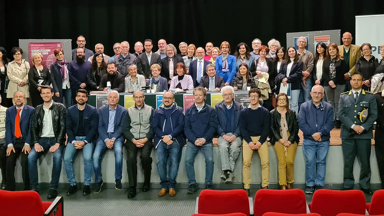 Un’alleanza contro il gioco d’azzardo In 60 firmano il Patto di comunità Un’alleanza contro il gioco d’azzardo In 60 firmano il Patto di comunità