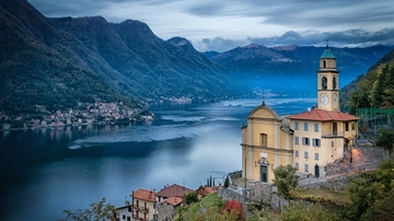 Effetto Venezia sul Lario dorato. Casa vista lago? Affare da ricchi