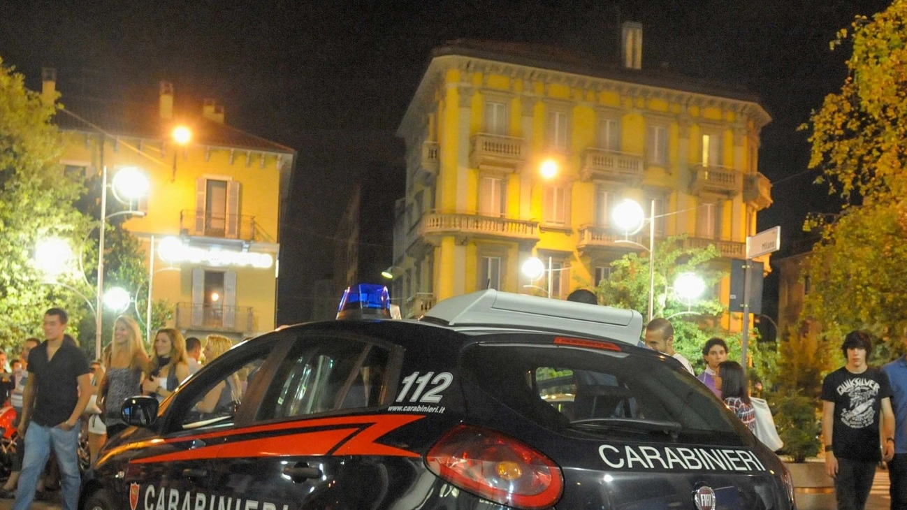 Carabinieri in centro a Busto Arsizio contro la “movida selvaggia” 