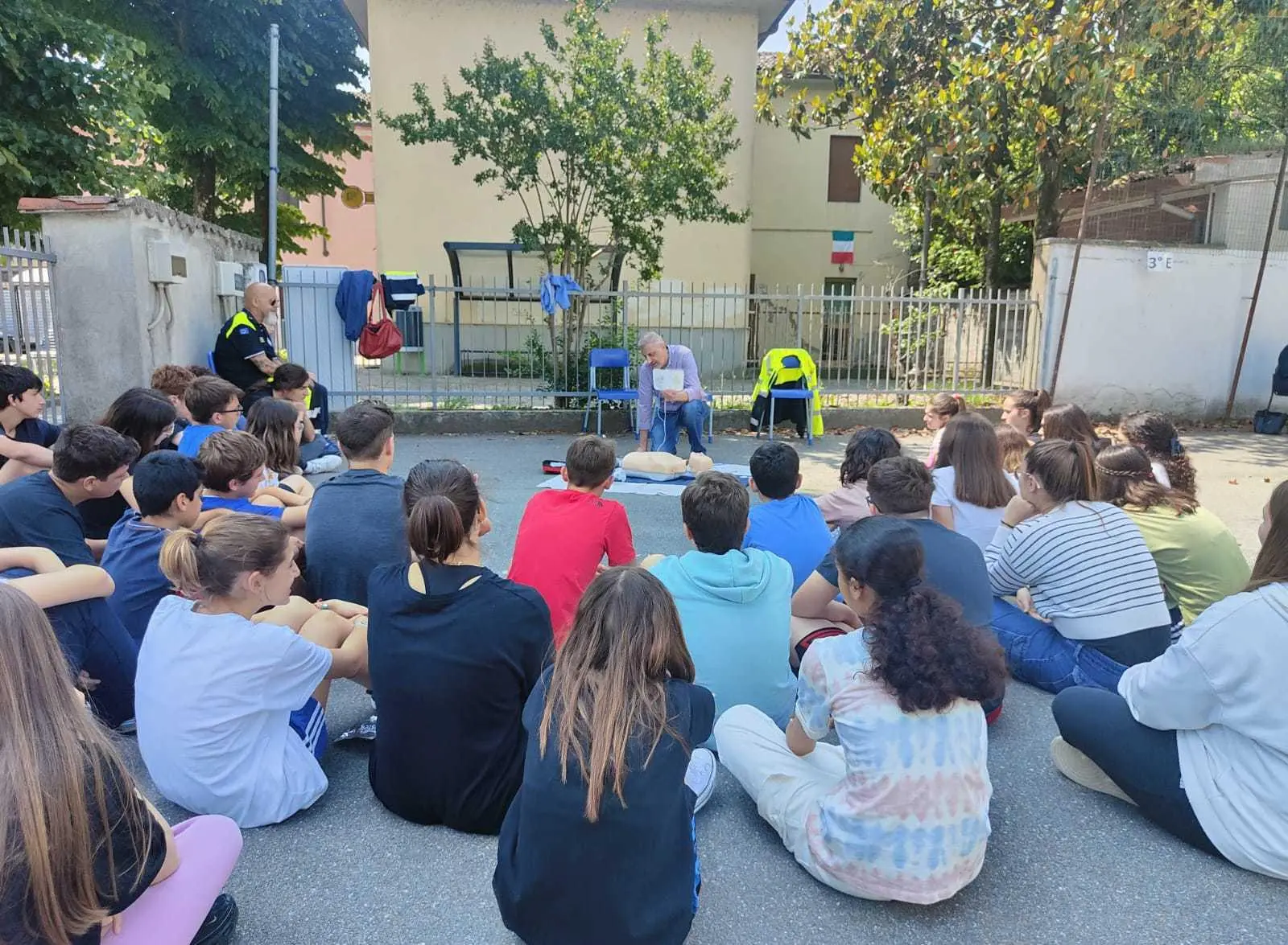 Prova di evacuazione per i ragazzi delle medie "Così li proteggiamo"