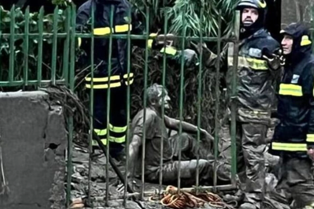 Giovan Giuseppe Di Massa salvato dai vigili del fuoco