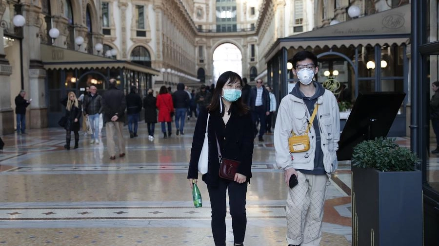 Coronavirus, mascherine a Milano