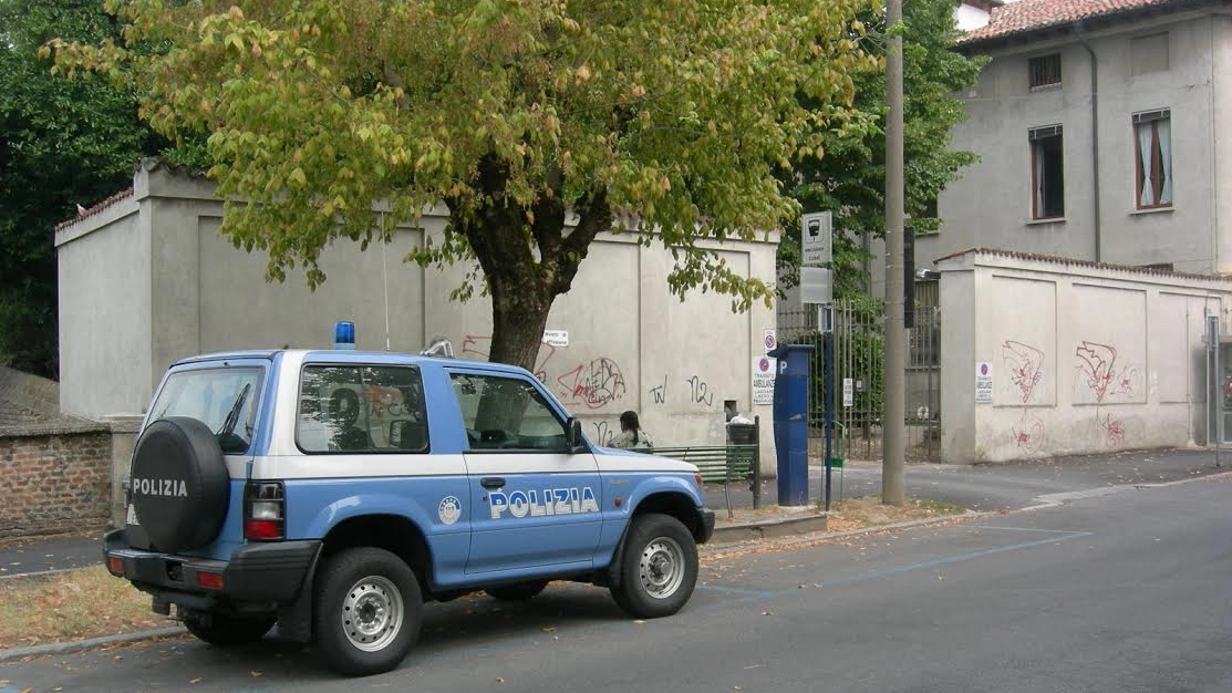 Un'auto della polizia a Cremona