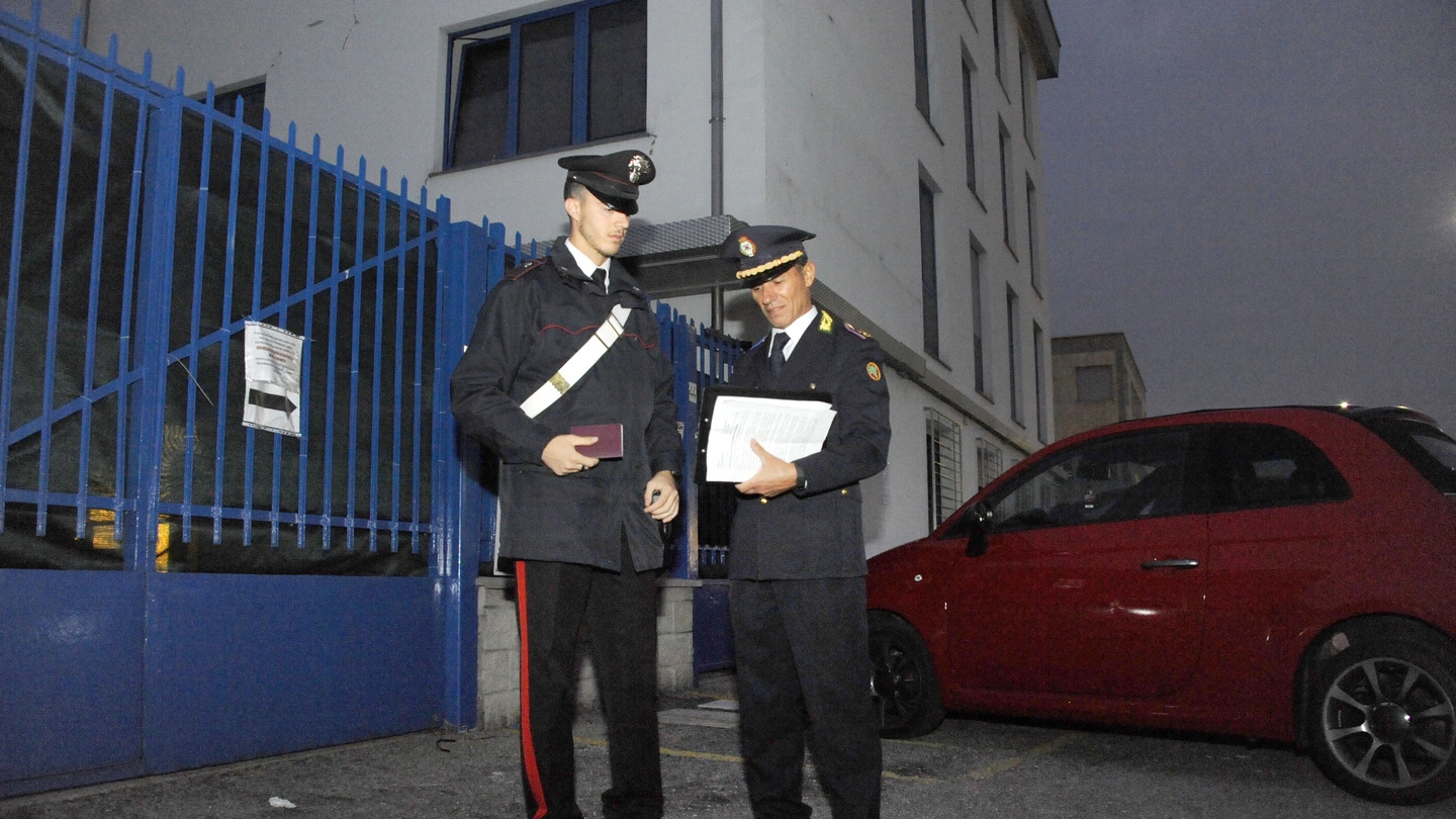 I carabinieri hanno scoperto il residence abusivo nella fabbrica