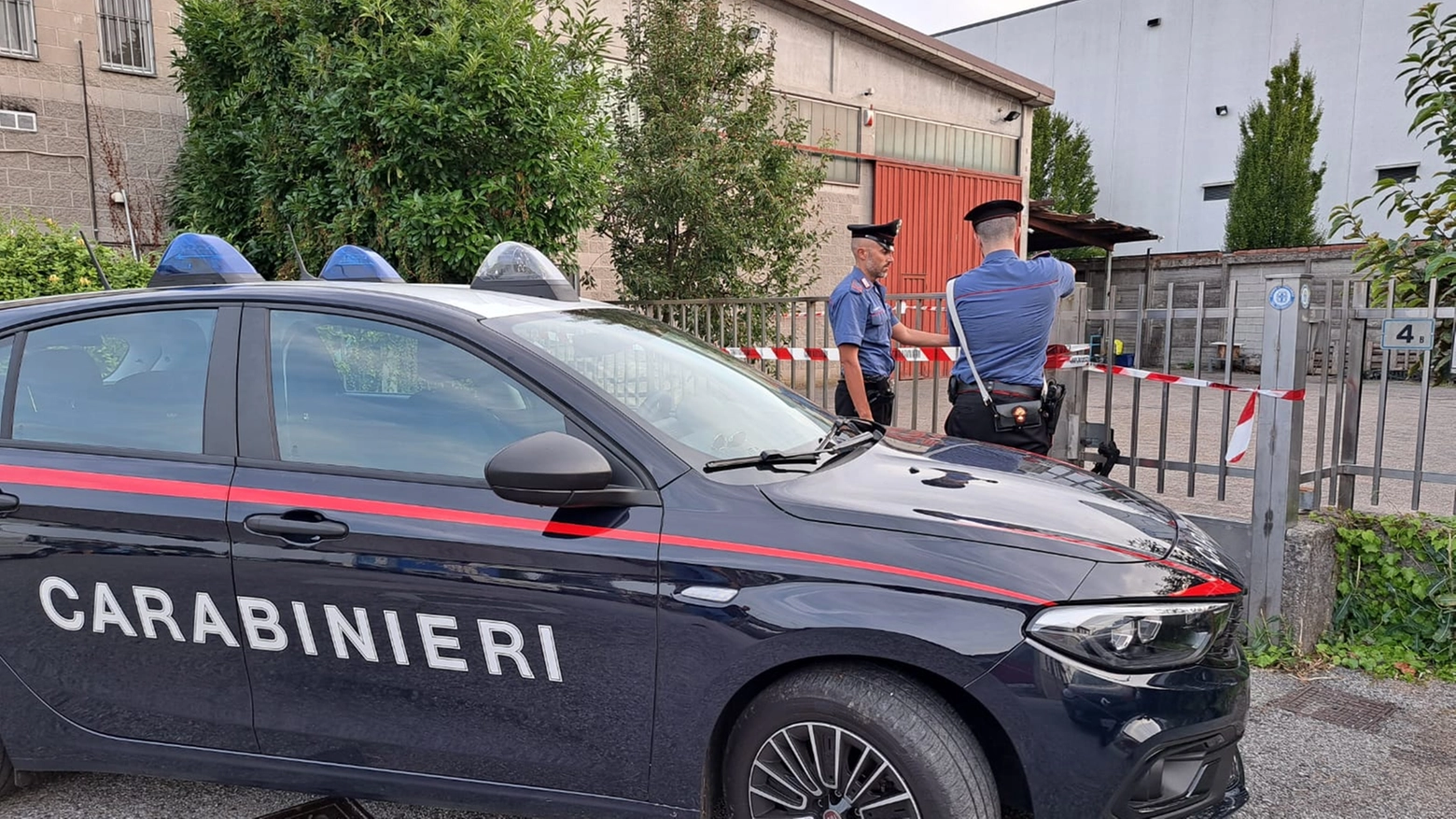 Il sopralluogo dei carabinieri a Capolago Il sopralluogo dei carabinieri a Capolago