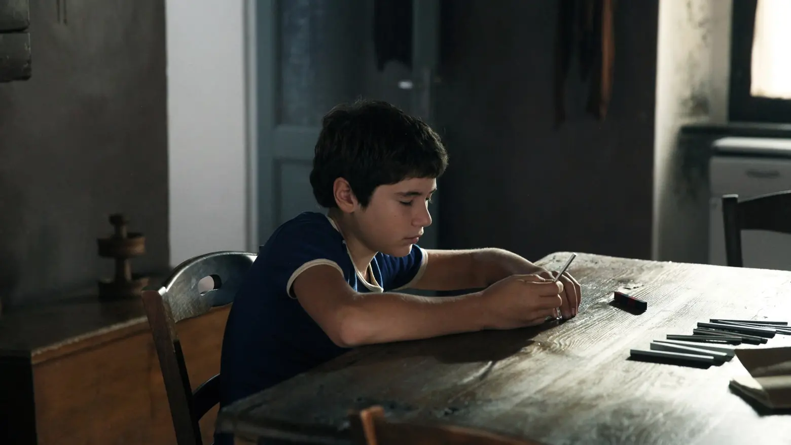 Pietro (Martino Zaccara) in una scena del film