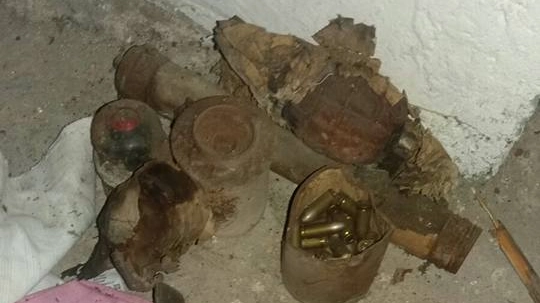 Bombe e armi trovate in un sottotetto nel Monzese