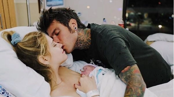 Chiara Ferragni e Fedez con il piccolo Leone (Instagram)