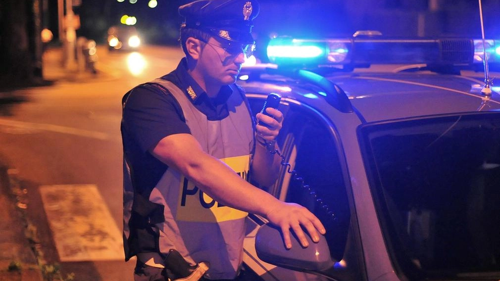 Occupa i sotterranei aggredisce vigilante e i poliziotti intervenuti Occupa i sotterranei aggredisce vigilante e i poliziotti intervenuti
