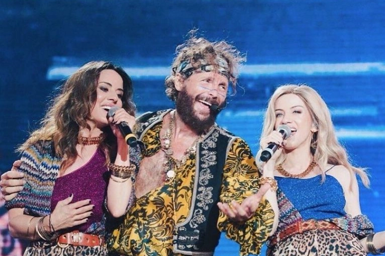 Paola e Chiara con Jovanotti al Jova Beach Party (Foto Instagram)