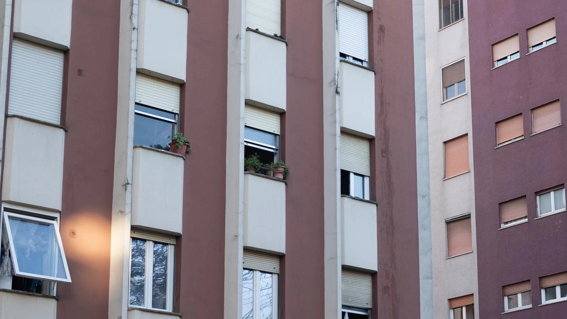 Ancora fiamme nel palazzo di via Cavezzali 11 Ancora fiamme nel palazzo di via Cavezzali 11