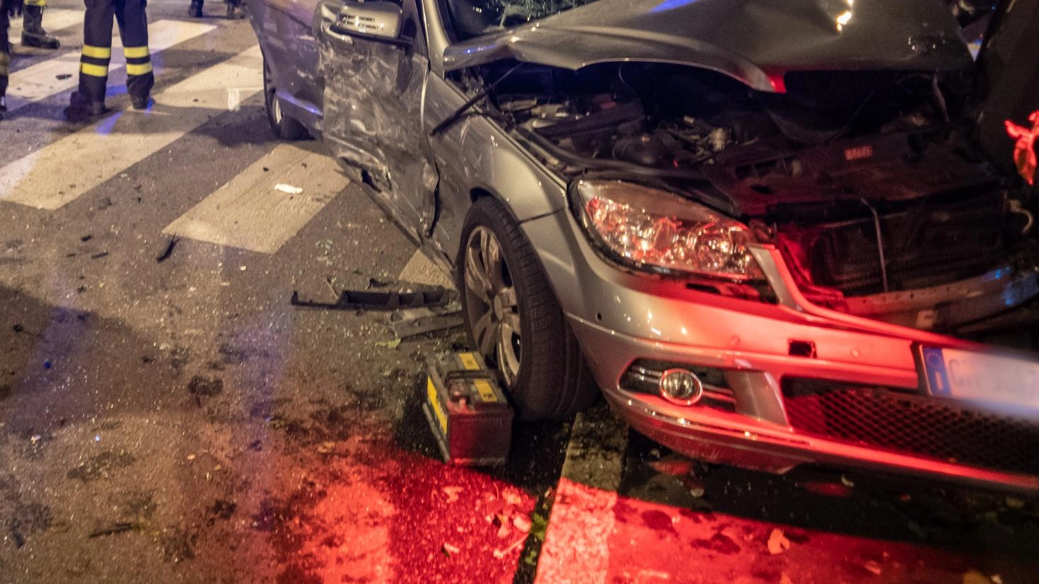 Scontro tra auto all’incrocio: sette feriti Scontro tra auto all’incrocio: sette feriti