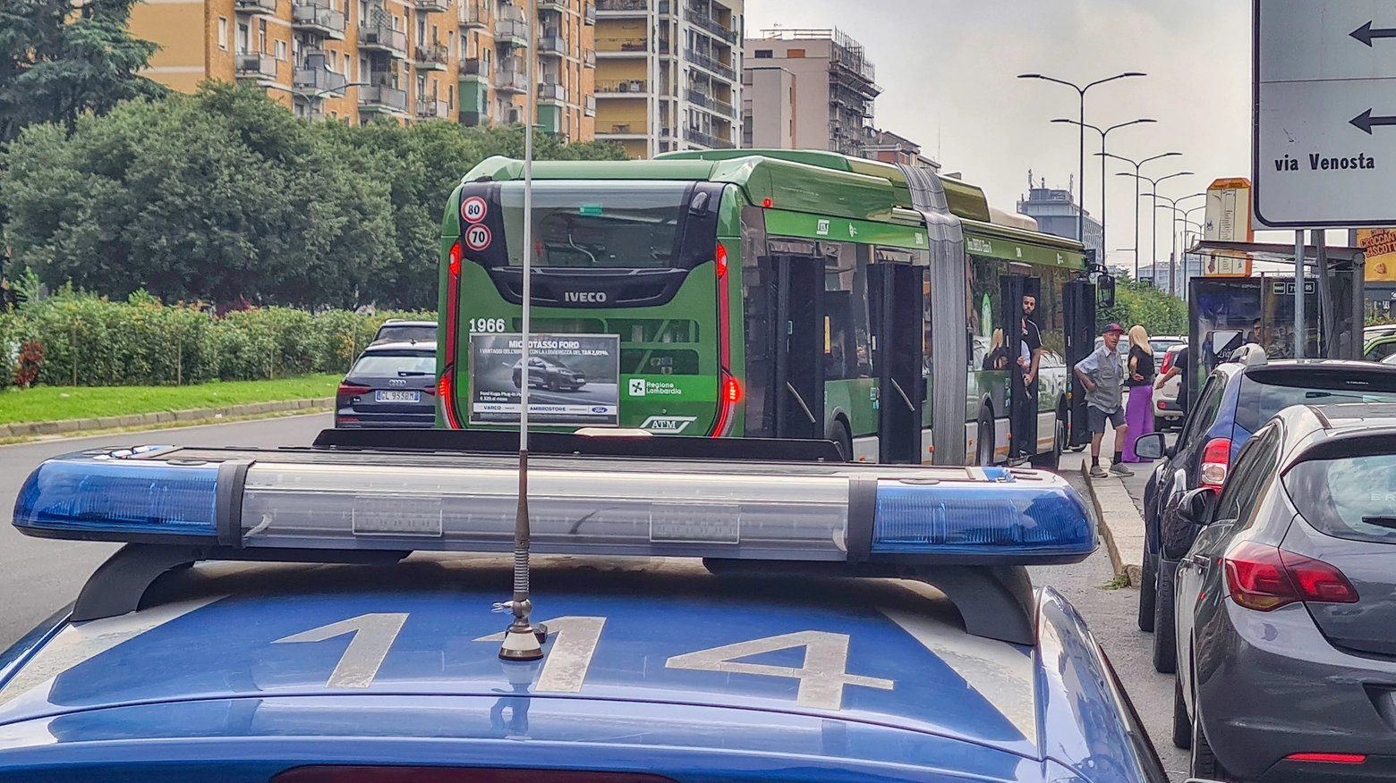Viale Famagosta, doppio malore su un autobus