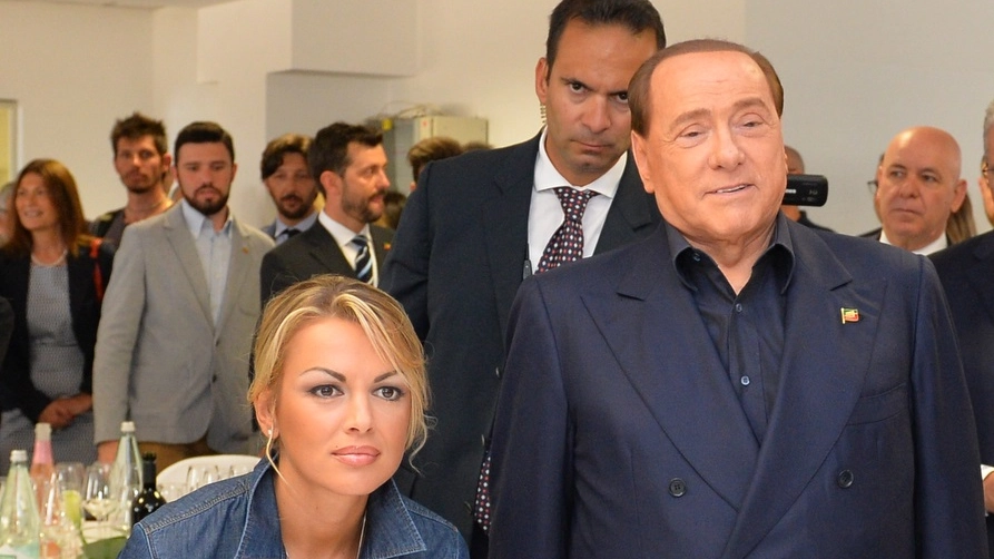 Francesca Pascale e Silvio Berlusconi erano in casa