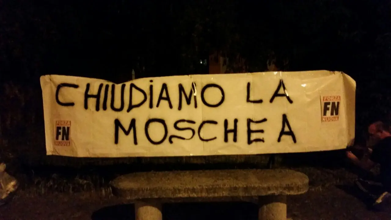 Sant'Angelo, protesta di Forza Nuova: "Chiudiamo la moschea"