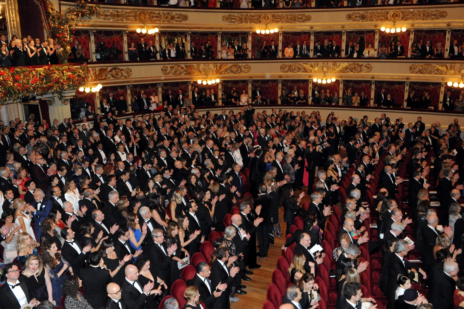 La platea del teatro alla Scala durante una prima (Archivio)