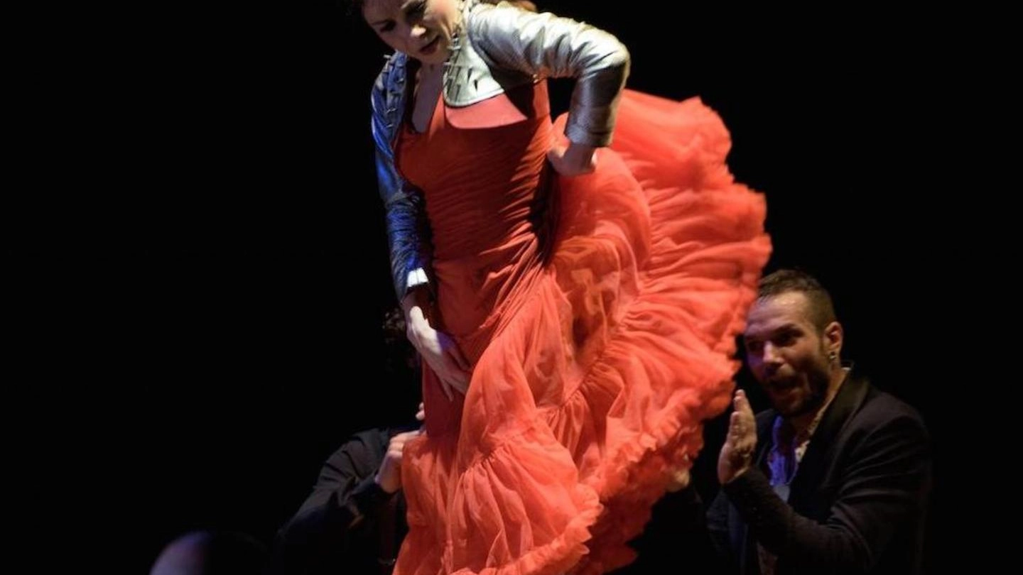 Il rosso e i volant costumi d’obbligo per la ballerina di flamenco Olga Pericet
