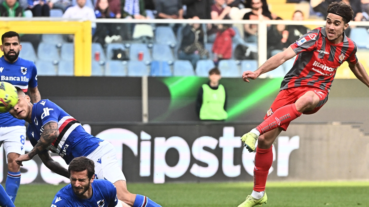 Serie A, la Cremonese batte 3-2 la Sampdoria e le lascia l’ultimo posto in classifica