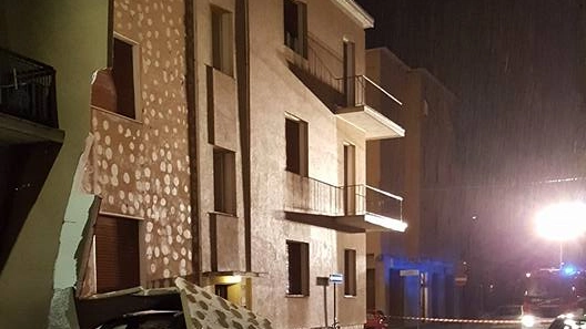 Palazzina crolla in via Tosetti a Brescia (Facebook)