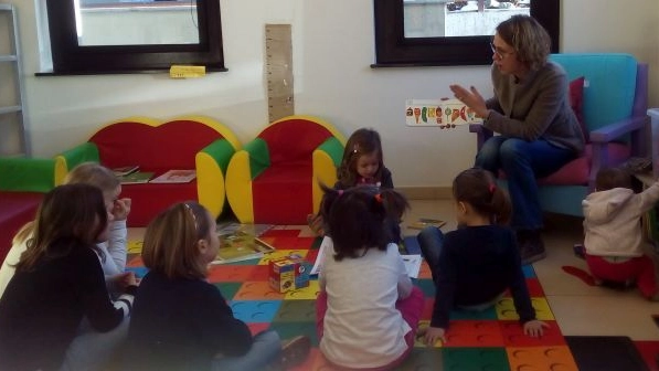 I bambini anche piccoli traggono giovamento dalla lettura