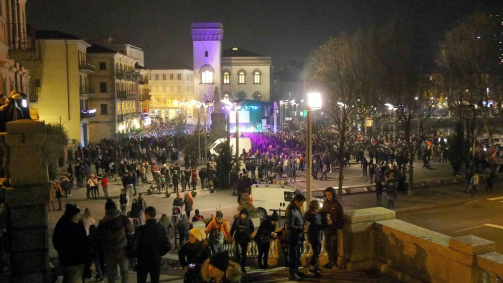 La festa in piazza a Lecco