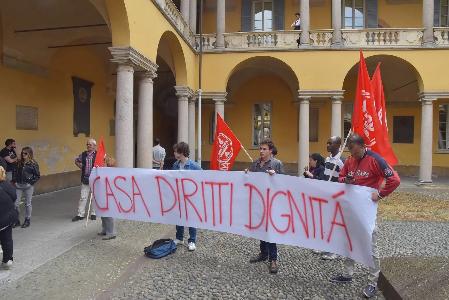 Protesta dell'Assemblea del diritto alla casa nei confronti di Maroni