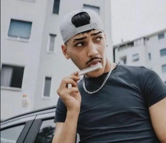Il trapper Simba la Rue esce dal carcere e torna ai domiciliari