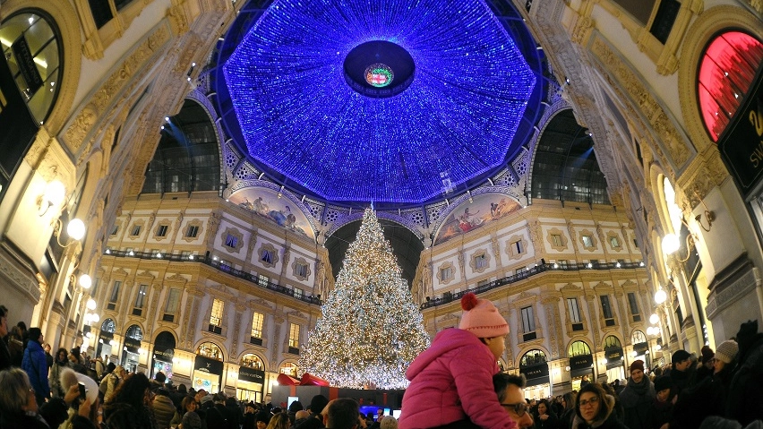 Galleria Vittorio Emanuele II illuminata in occasione del Natale