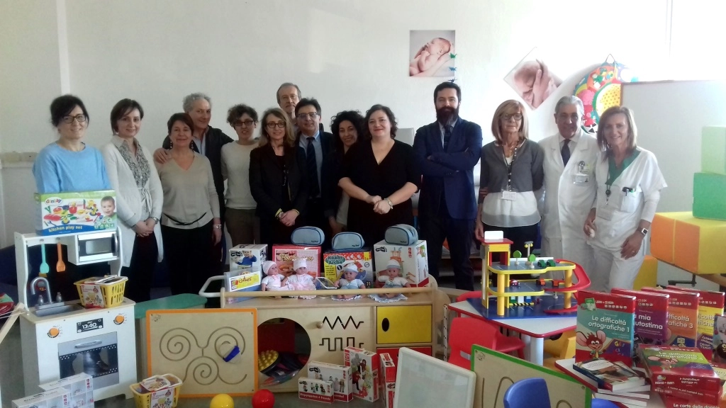 Donazione di giocattoli ai bimbi del Sant'Antonio Abate