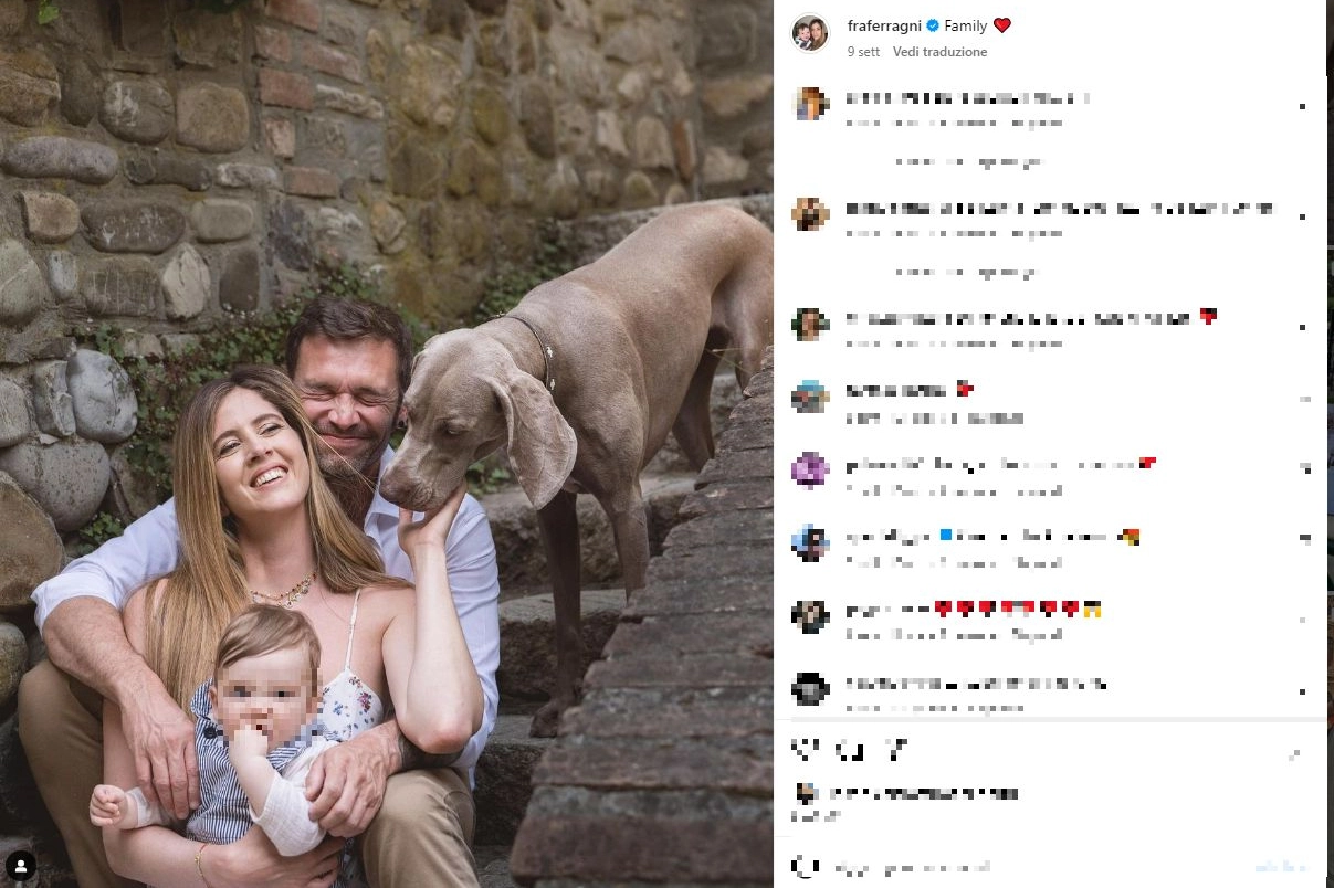 Francesca Ferragni con Riccardo Nicoletti, il piccolo Edo e il cane Gabri (Foto Instagram)