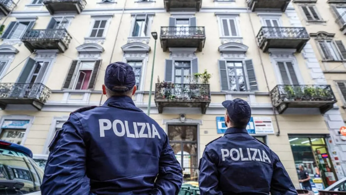 La polizia stava pattugliando il quartiere di Porta Genova La polizia stava pattugliando il quartiere di Porta Genova